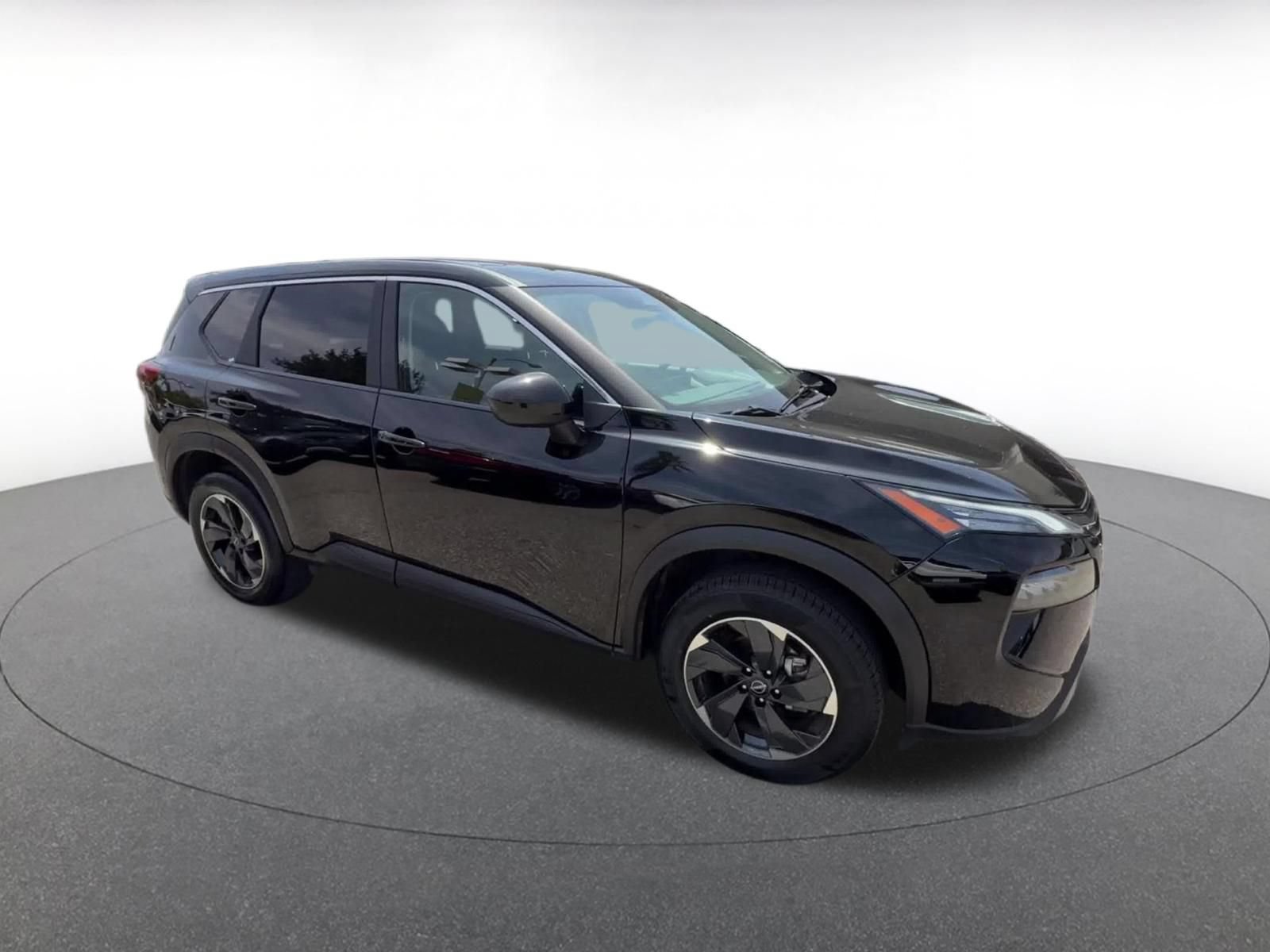 Used 2025 Nissan Rogue SV FWD image 2