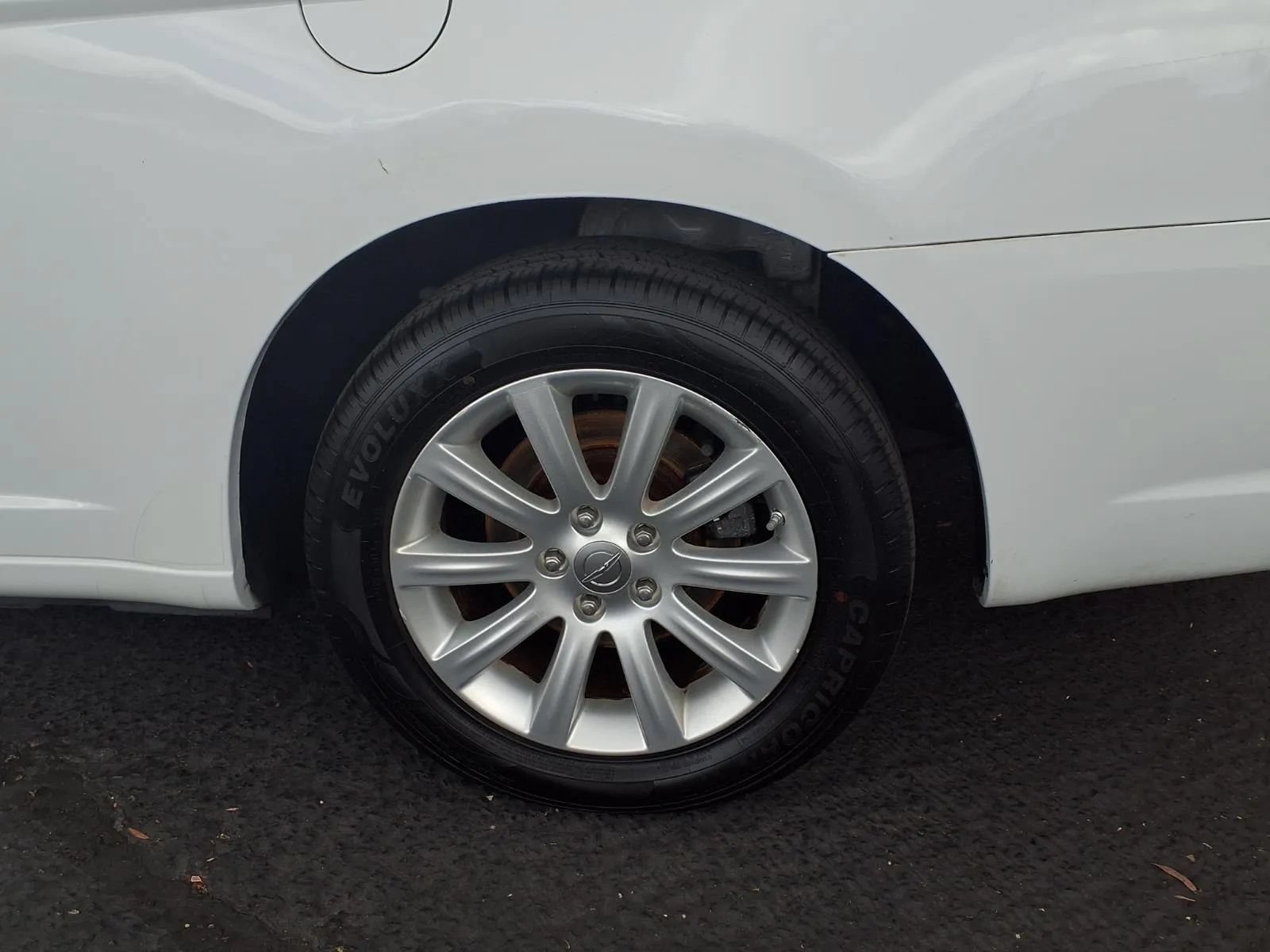 Used 2012 Chrysler 200 Touring FWD image 6