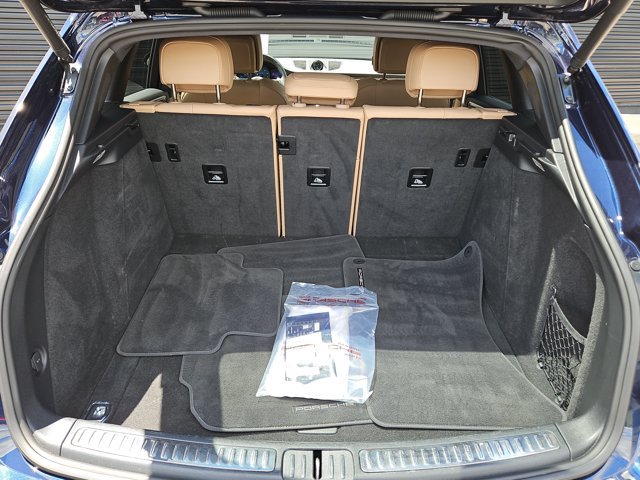 Certified 2023 Porsche Macan AWD/4WD image 16