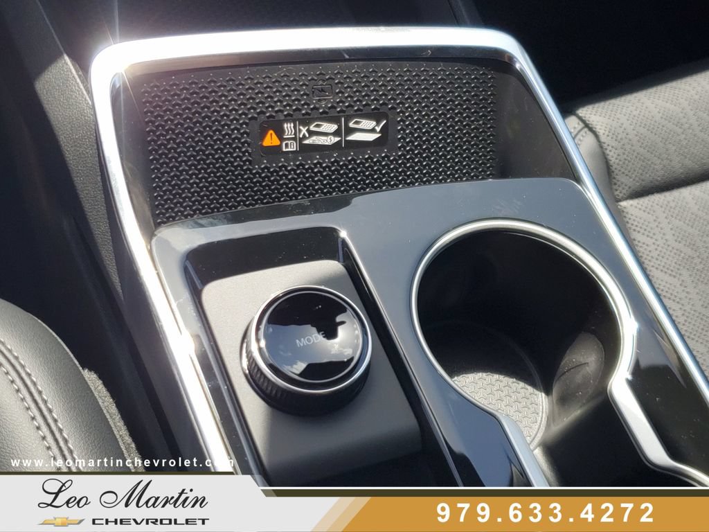 New 2026 Chevrolet Equinox LT w/ Convenience Package II FWD image 30