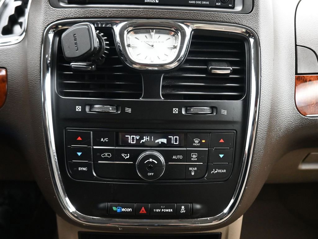 Used 2014 Chrysler Town & Country Touring image 18