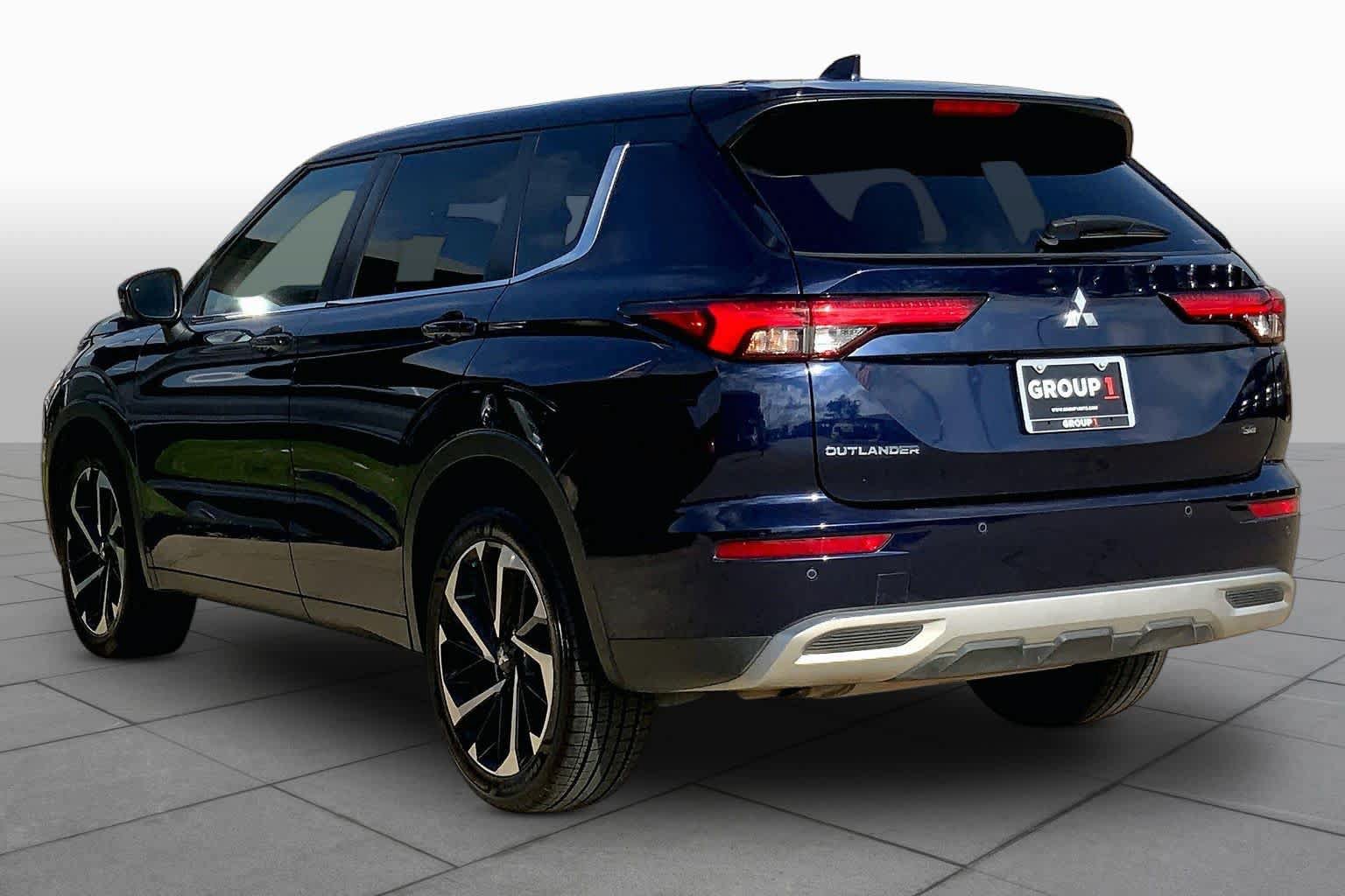 Used 2023 Mitsubishi Outlander SE AWD/4WD image 12