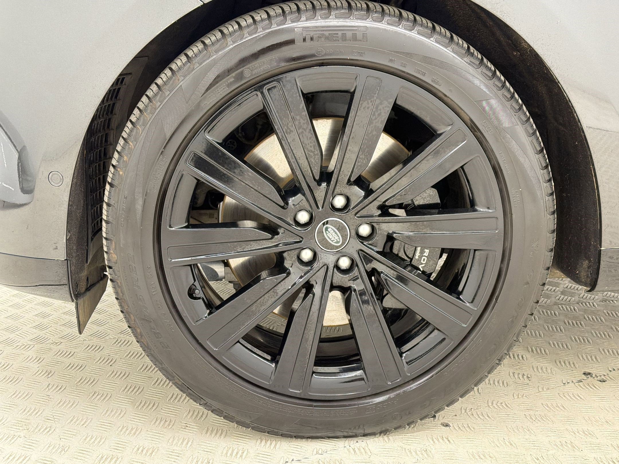 Used 2023 Land Rover Range Rover SE image 12