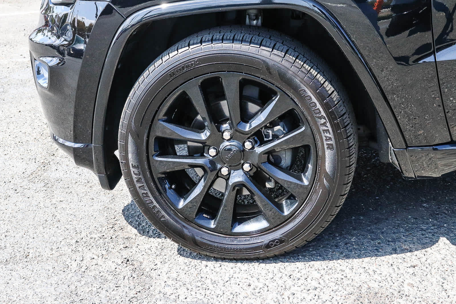 Used 2019 Jeep Grand Cherokee Altitude RWD image 14