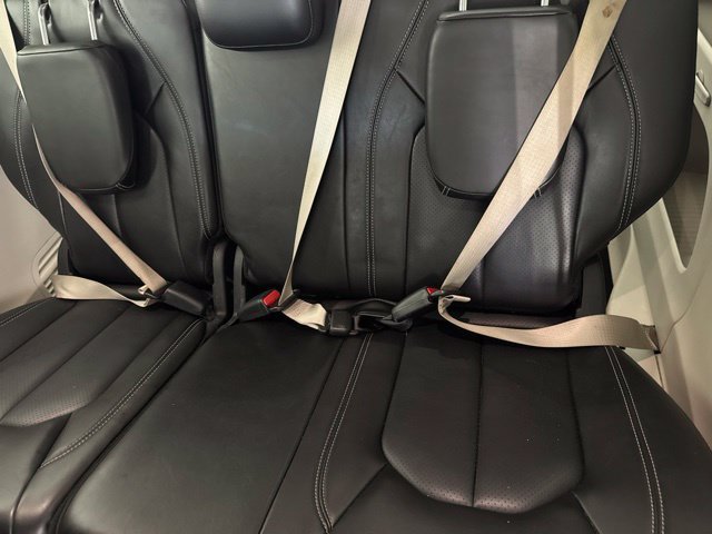 Used 2023 Chrysler Pacifica Touring-L FWD image 28