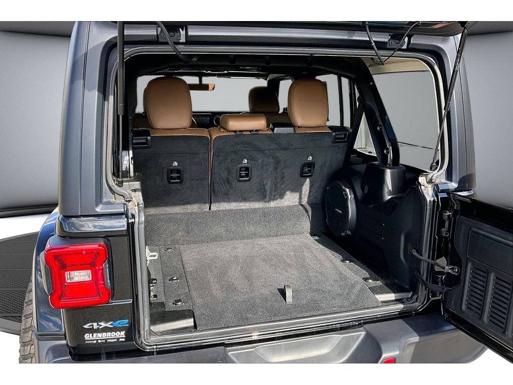 Used 2022 Jeep Wrangler Unlimited Sahara w/ Cold Weather Group AWD/4WD image 40