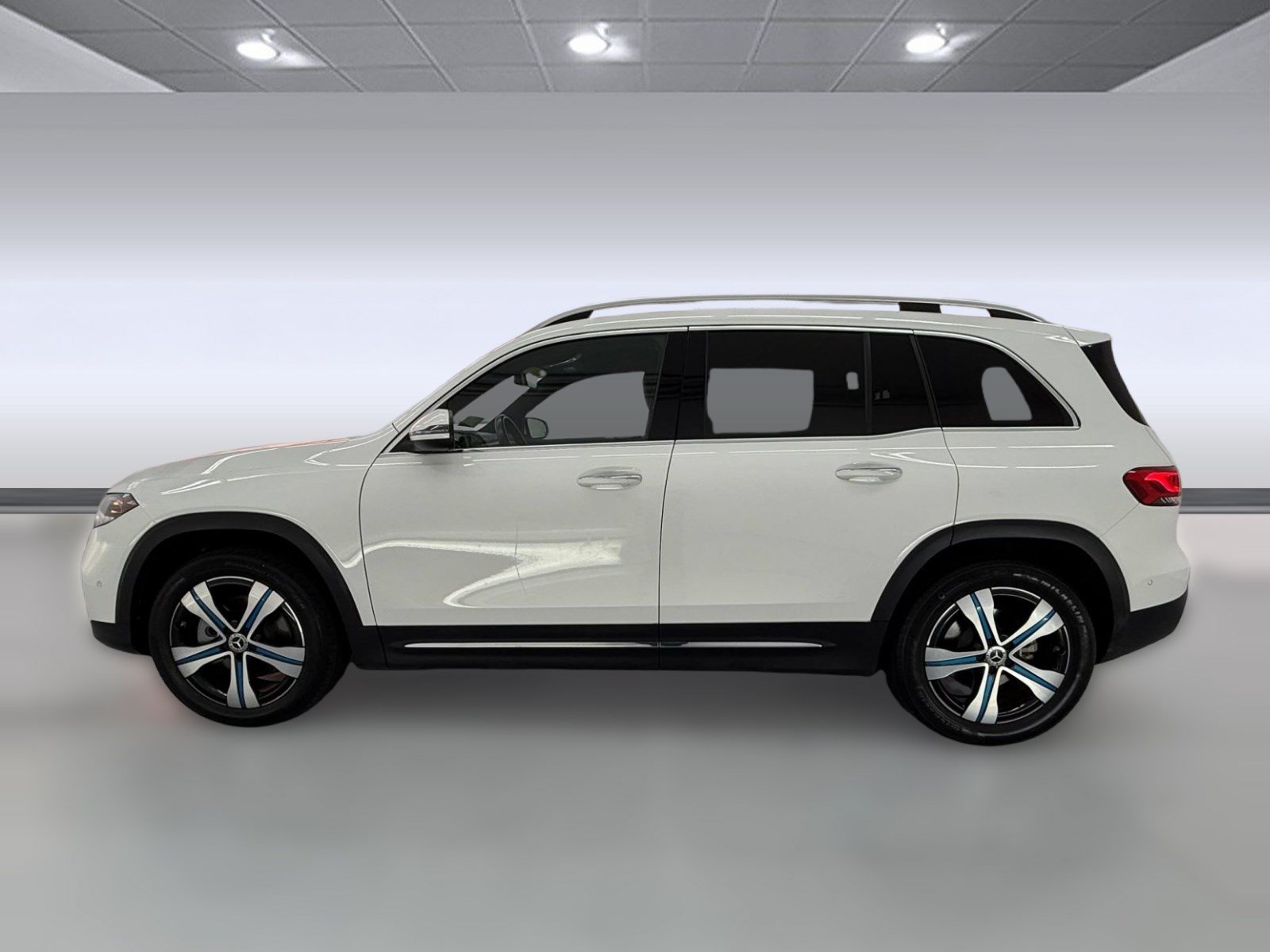 Used 2023 Mercedes-Benz EQB 300 4MATIC image 2
