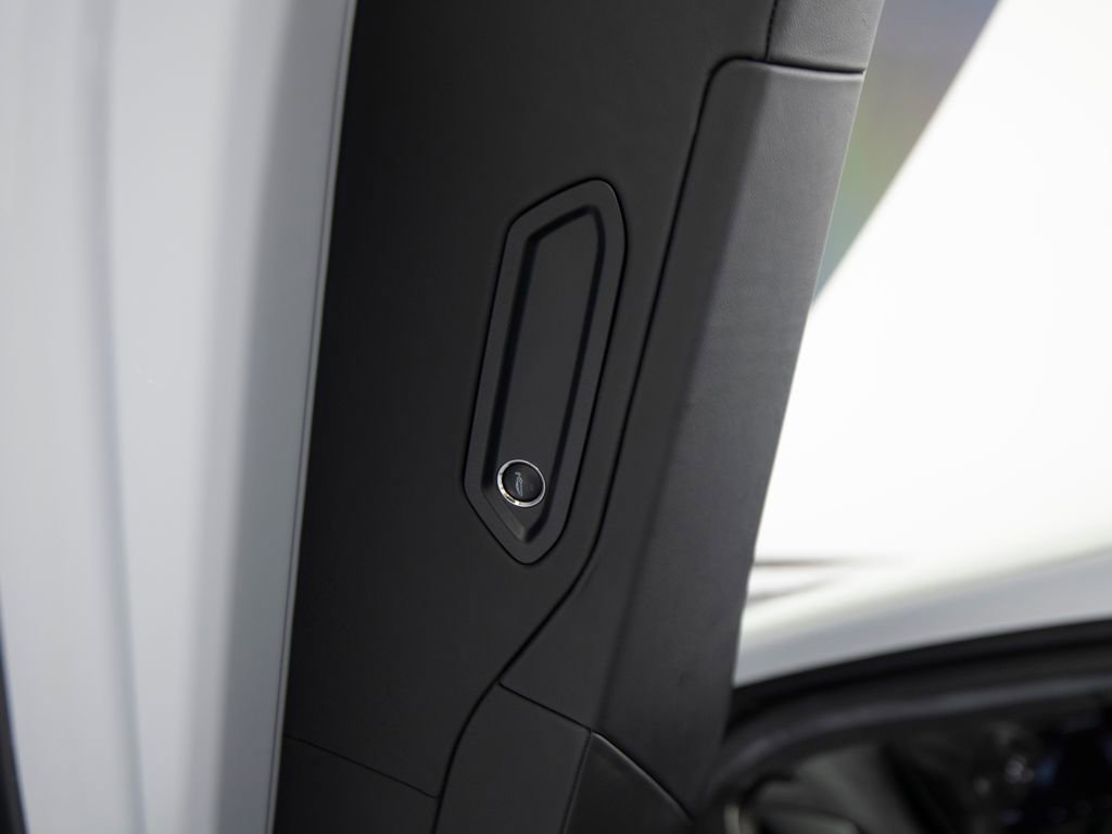 Used 2023 McLaren Artura image 11