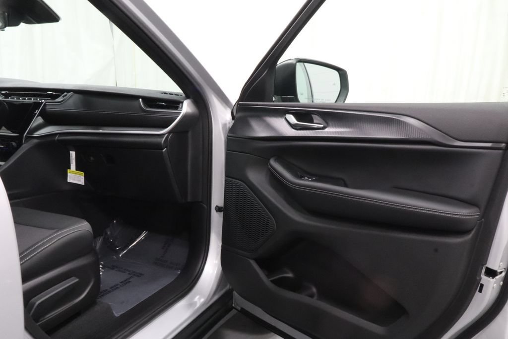 New 2026 Jeep Grand Cherokee Laredo X AWD/4WD image 14