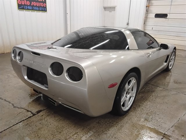 Used 1999 Chevrolet Corvette Coupe RWD image 3