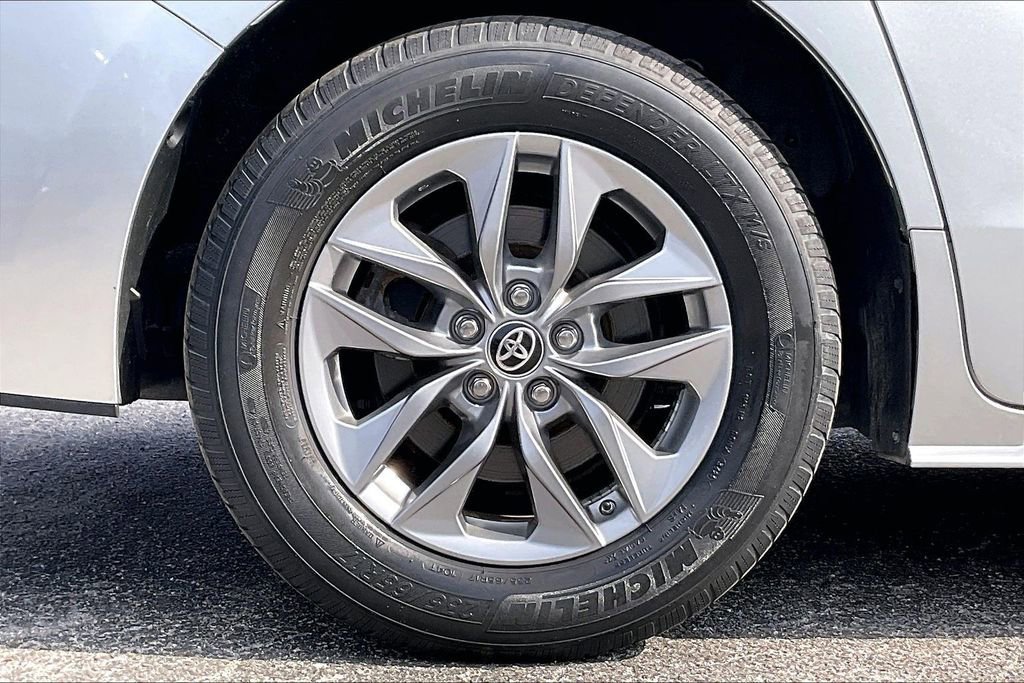 Used 2021 Toyota Sienna LE w/ LE Plus Package AWD/4WD image 36