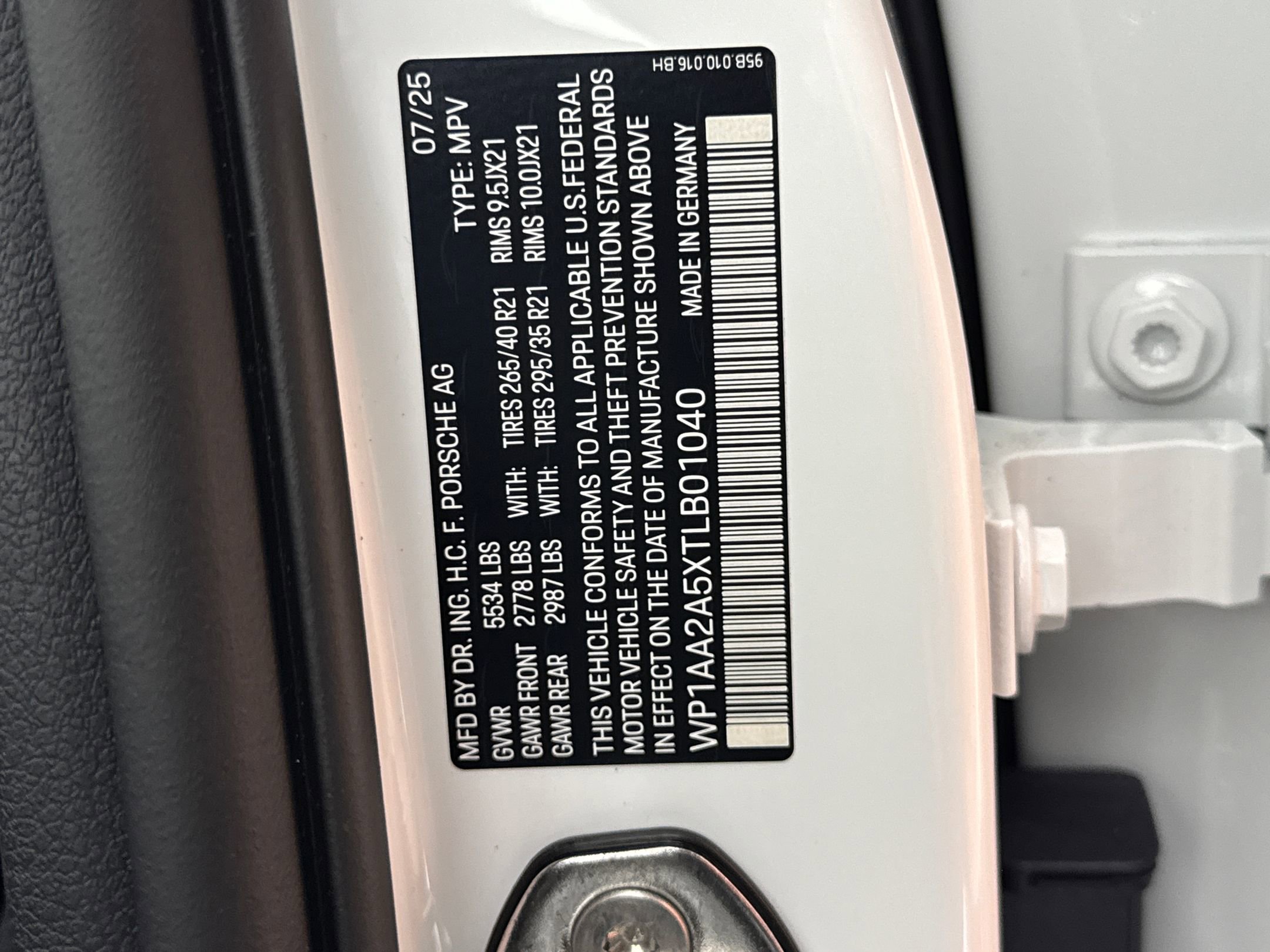 Certified 2026 Porsche Macan image 29