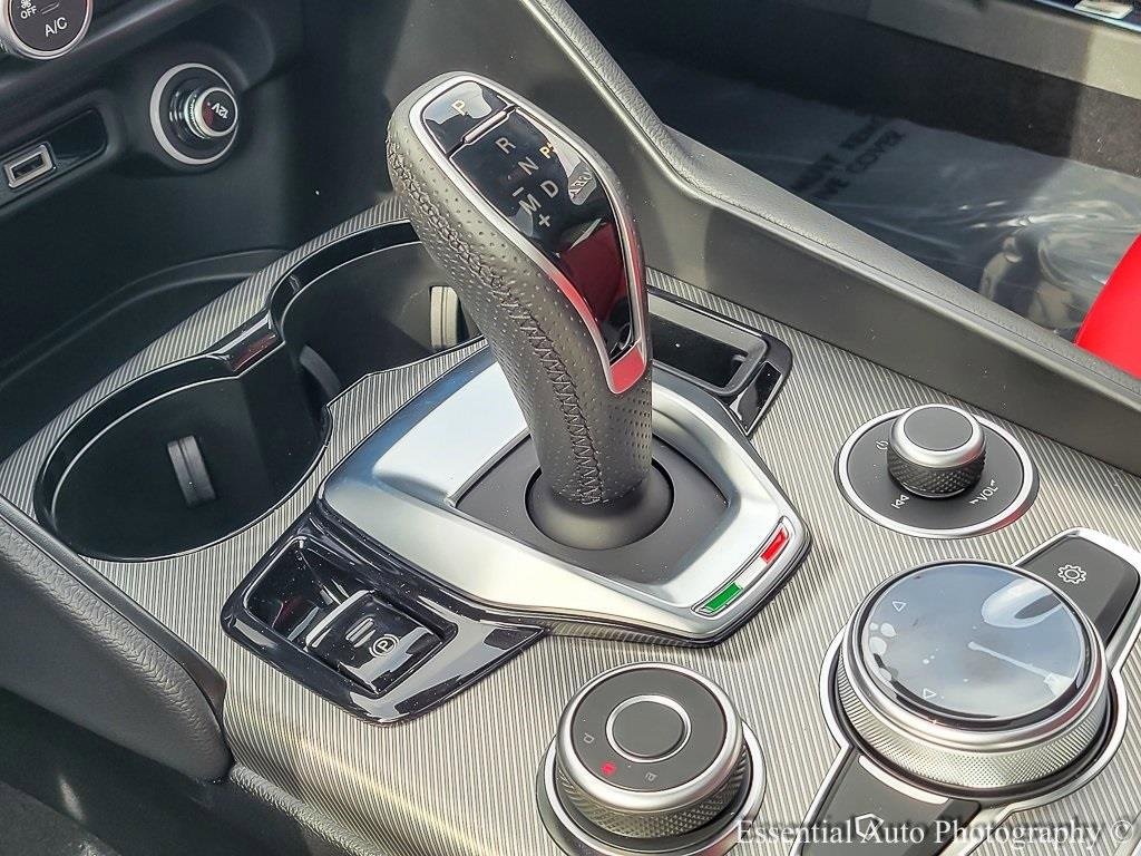 New 2025 Alfa Romeo Giulia AWD w/ Veloce Package AWD image 17