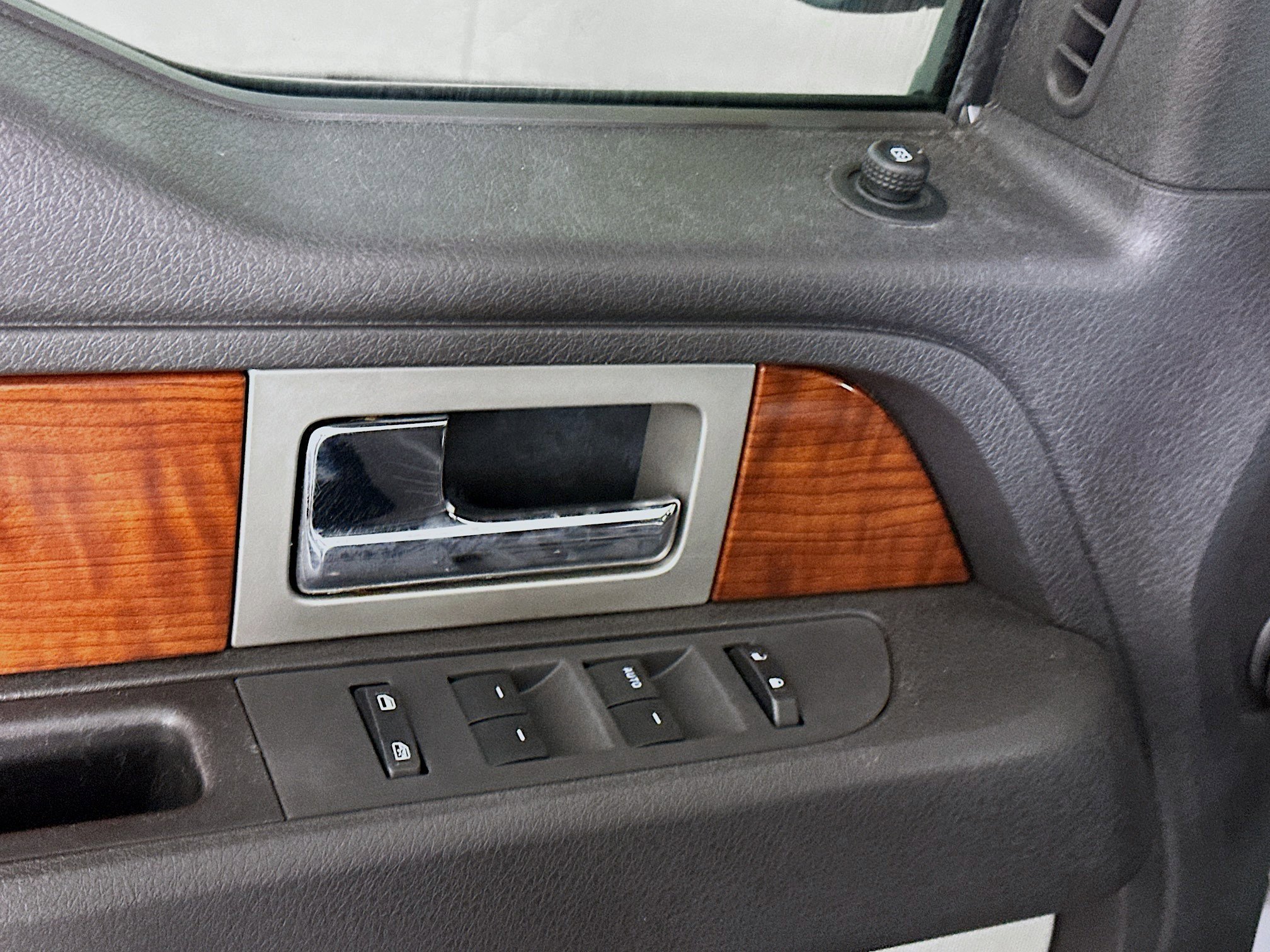 Used 2010 Ford F150 Lariat image 15