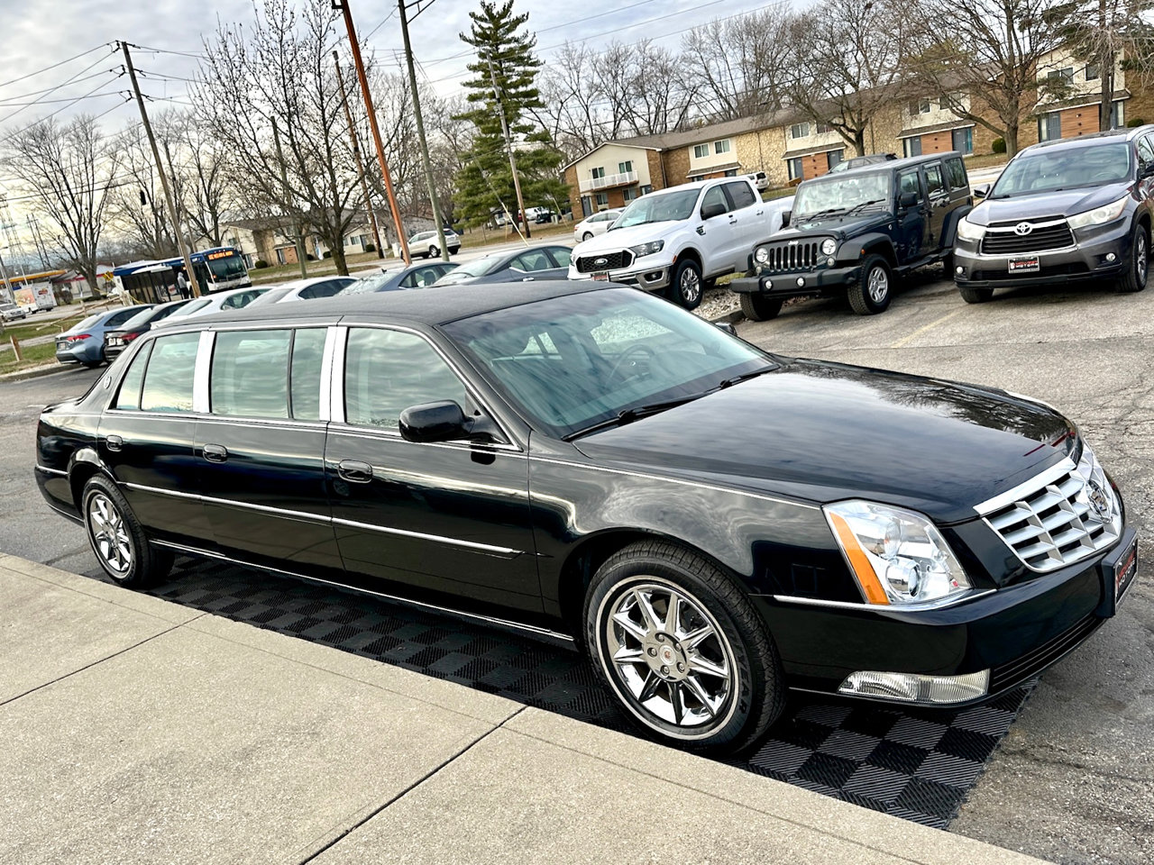 Used 2011 Cadillac DTS Limousine image 2