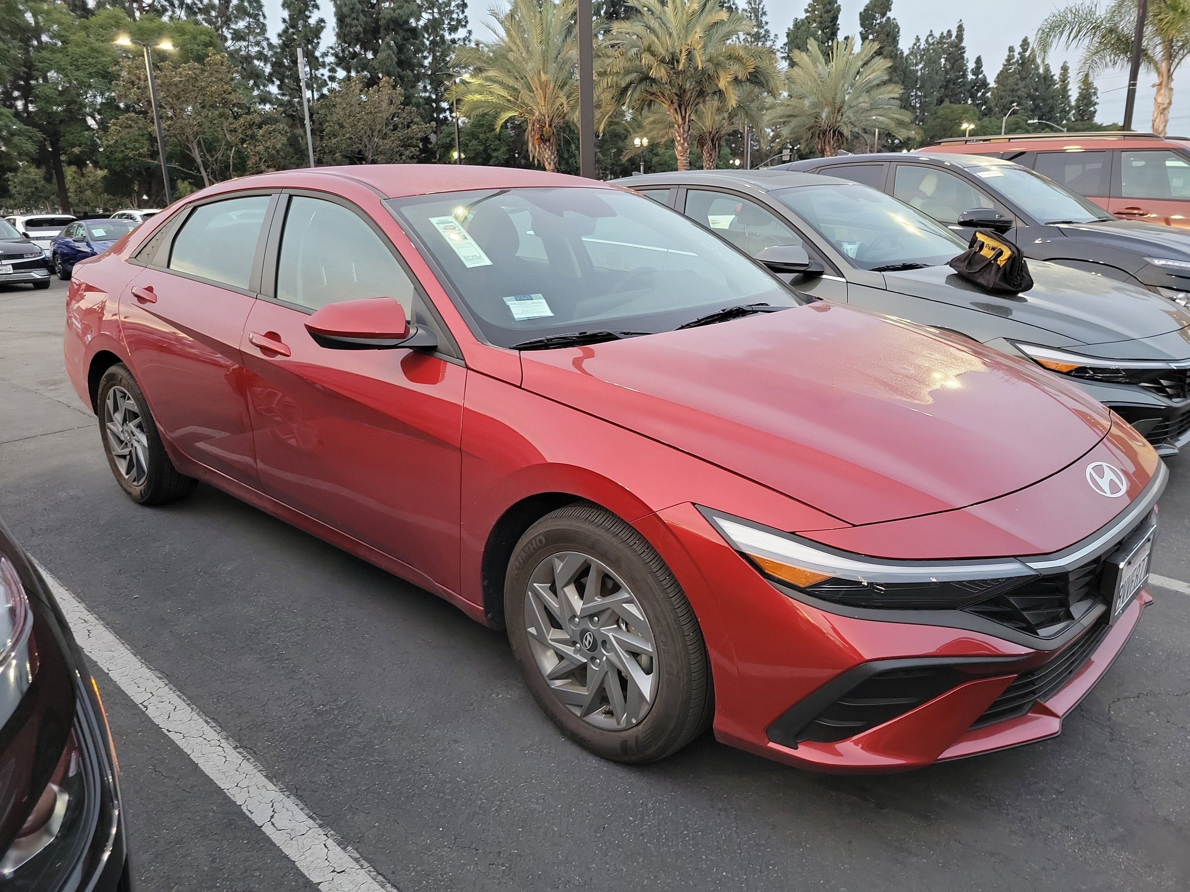 Used 2025 Hyundai Elantra Blue image 2