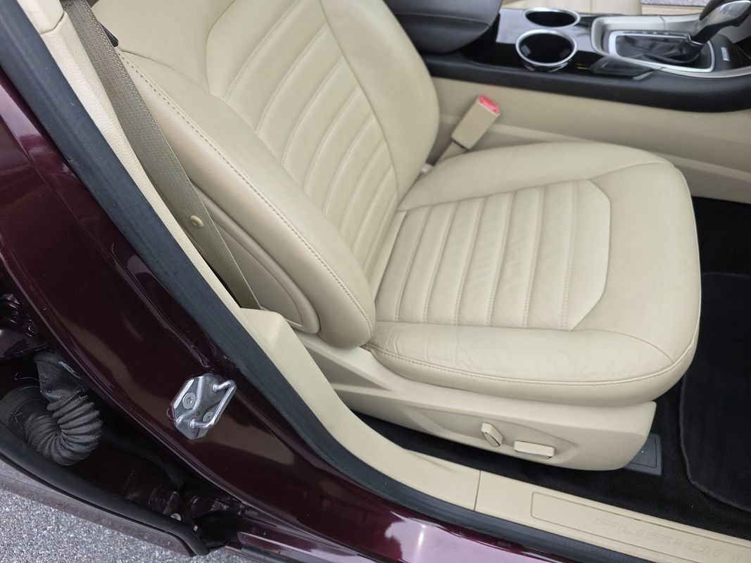 Used 2013 Ford Fusion SE FWD image 12