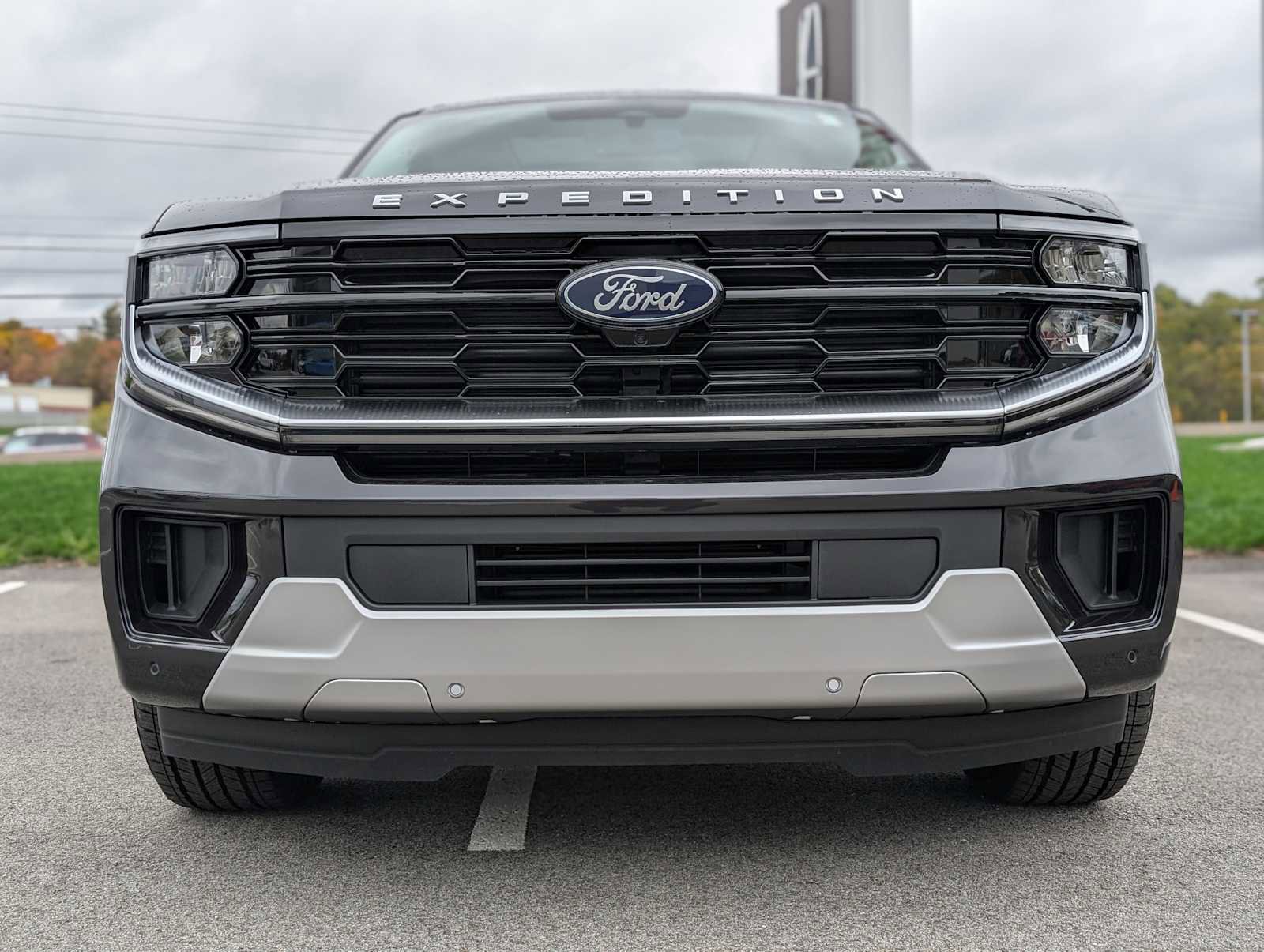 New 2025 Ford Expedition Platinum w/ Driver's Package image 2