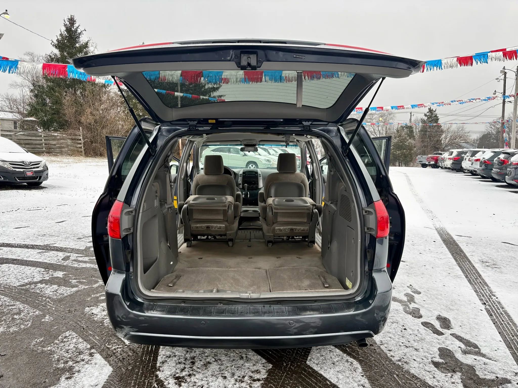 Used 2010 Toyota Sienna LE image 24