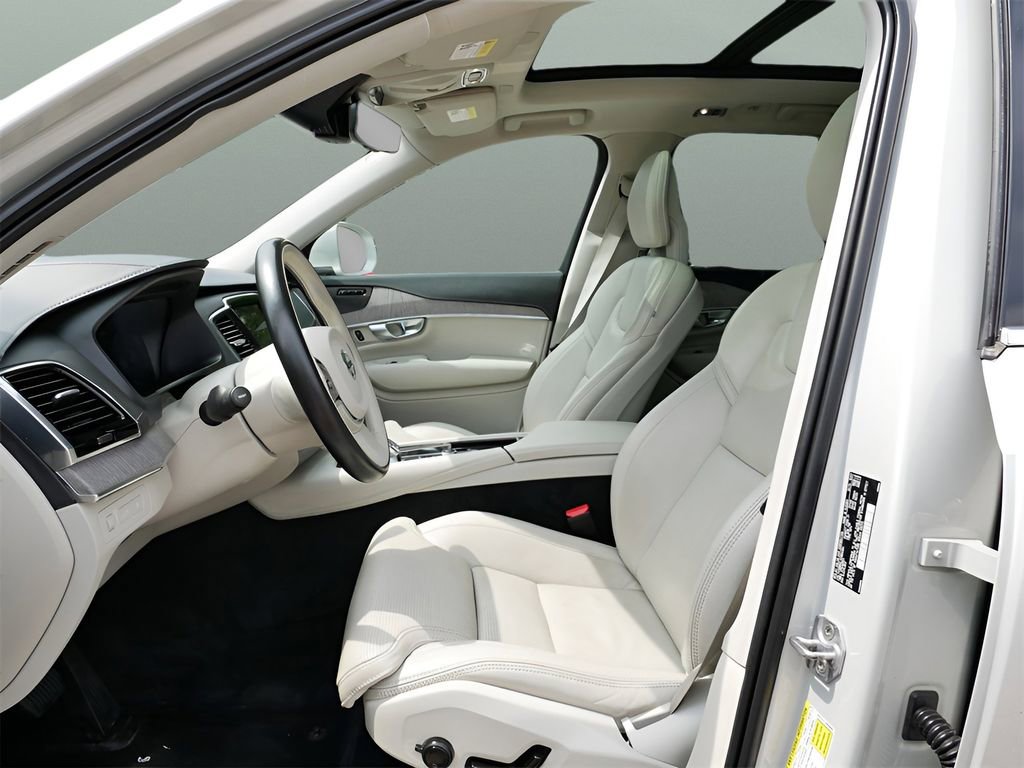 Used 2022 Volvo XC90 T8 Inscription image 10
