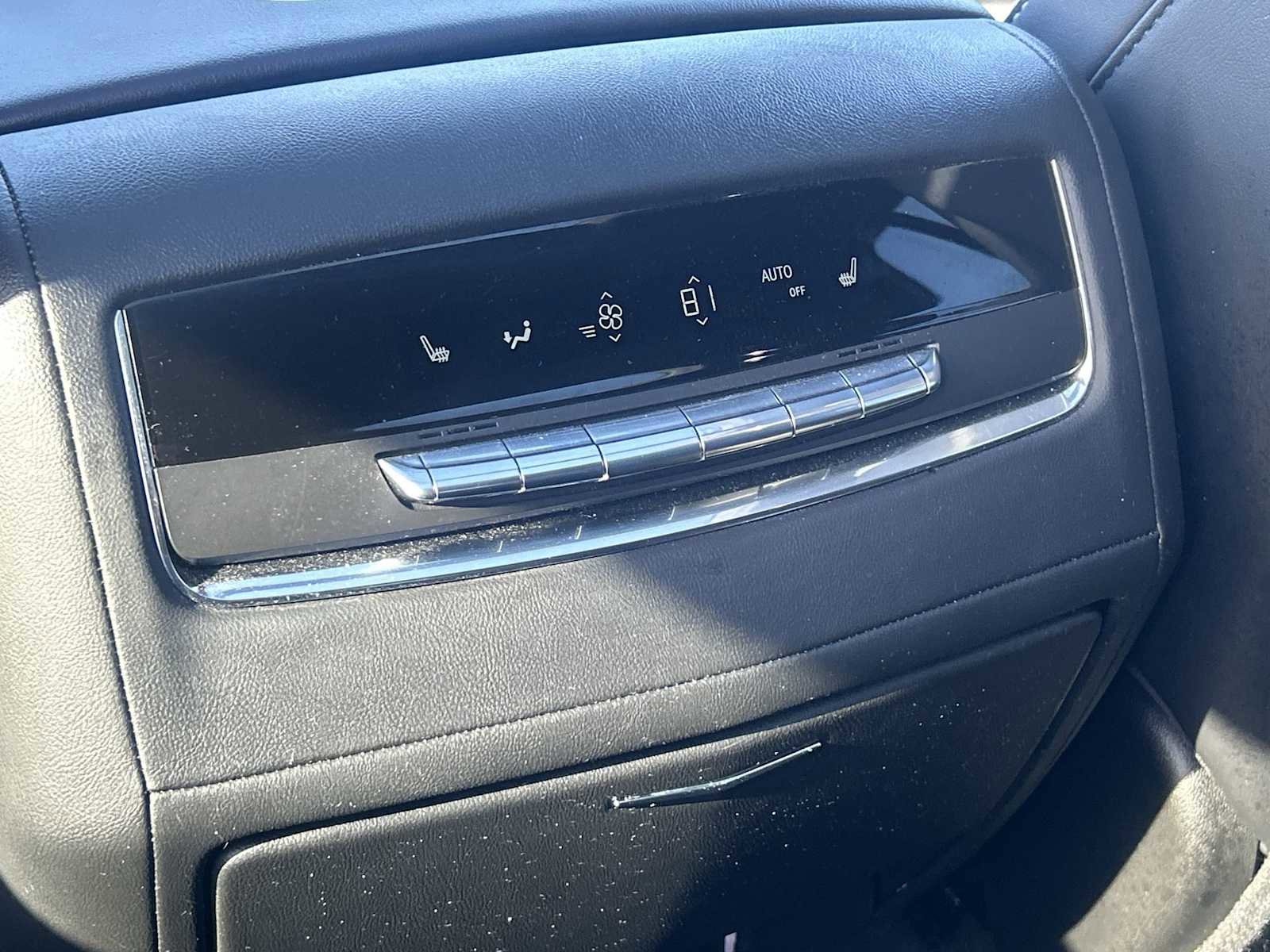 Certified 2024 Cadillac Escalade Sport w/ LPO, ONYX Package image 21