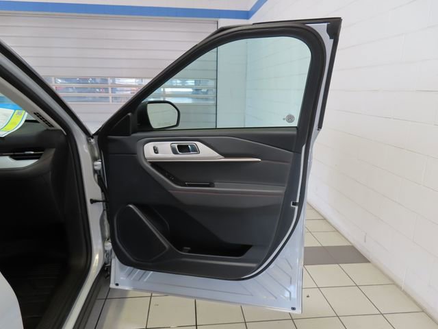 Used 2025 Ford Explorer Active image 25