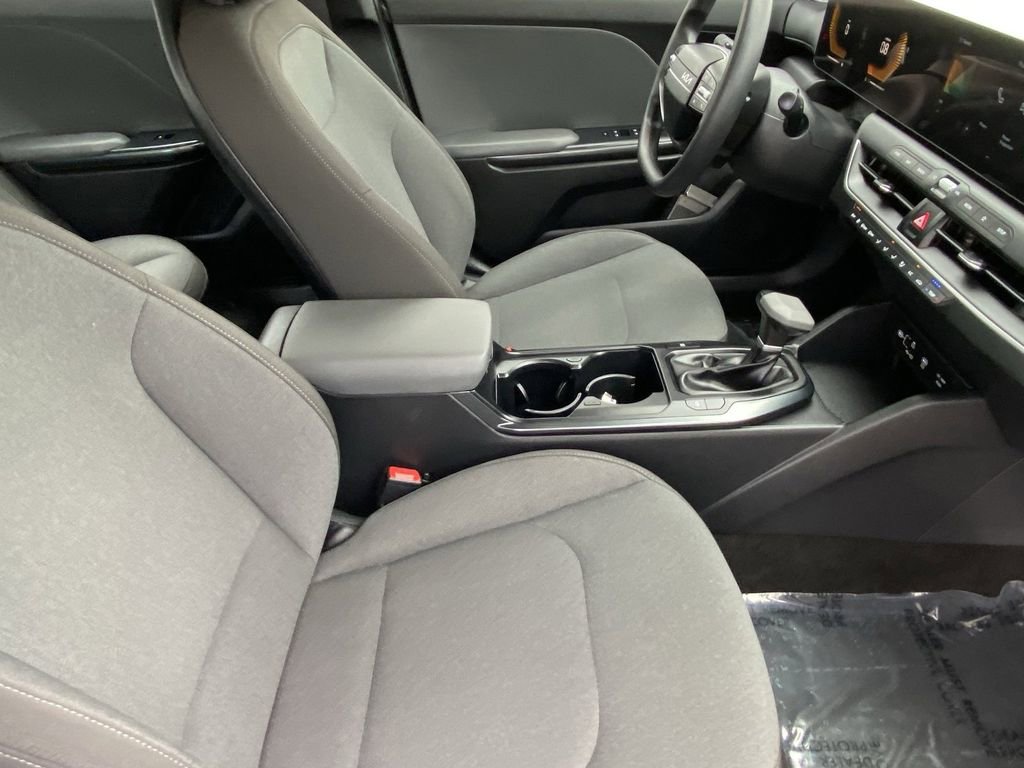 Used 2025 Kia K4 LXS image 16