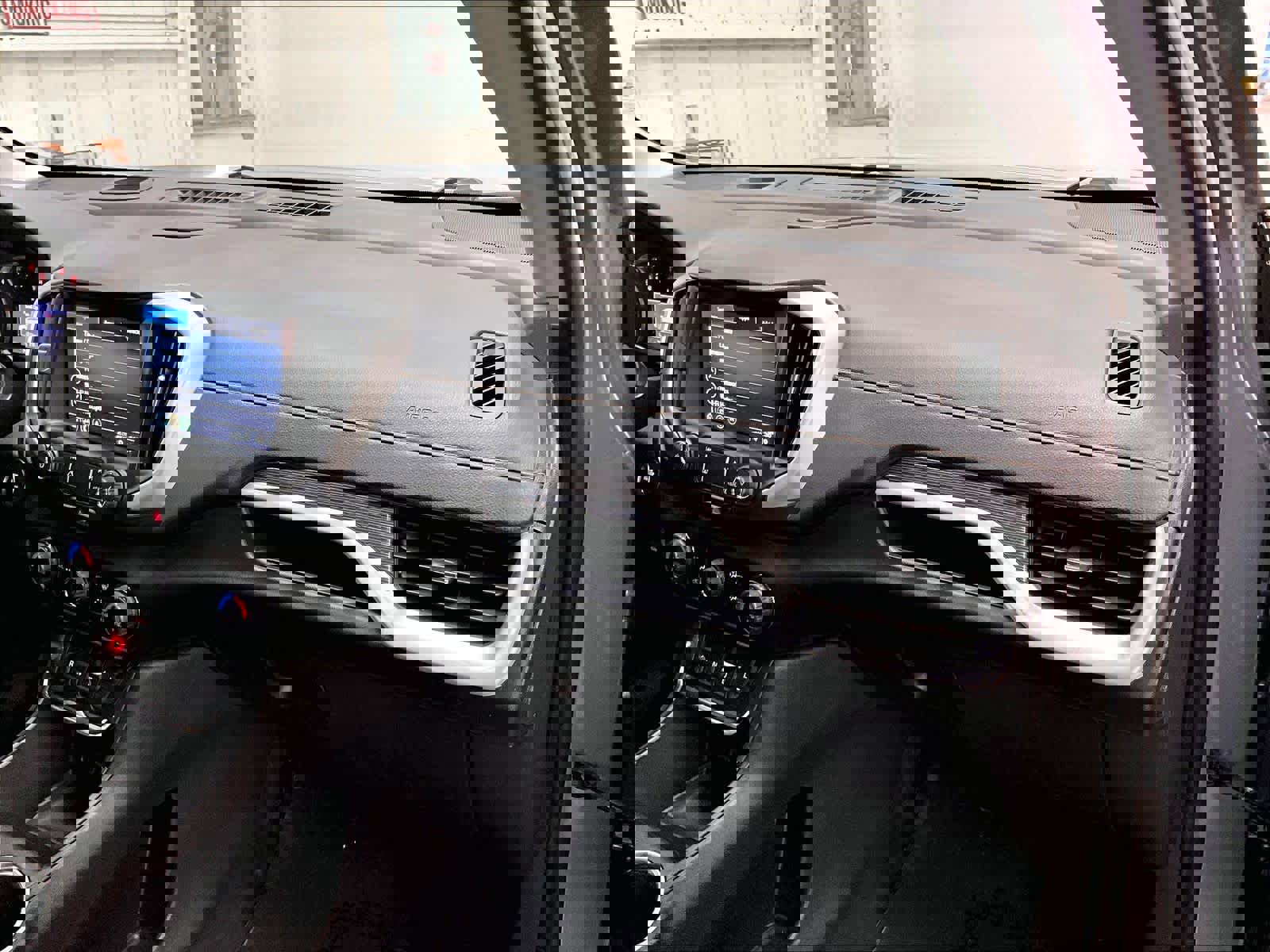 Used 2021 GMC Terrain SLT w/ Infotainment Package II image 18