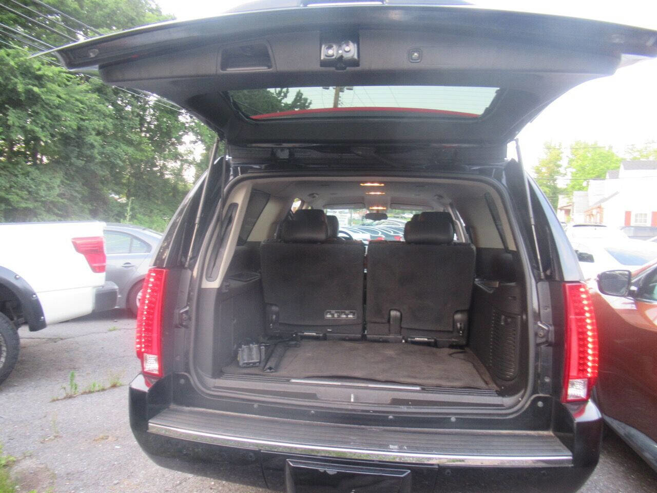 Used 2013 Cadillac Escalade ESV AWD w/ Livery Package image 12