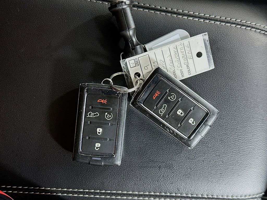 Used 2023 Jeep Grand Cherokee Laredo w/ Luxury Tech Group I image 35