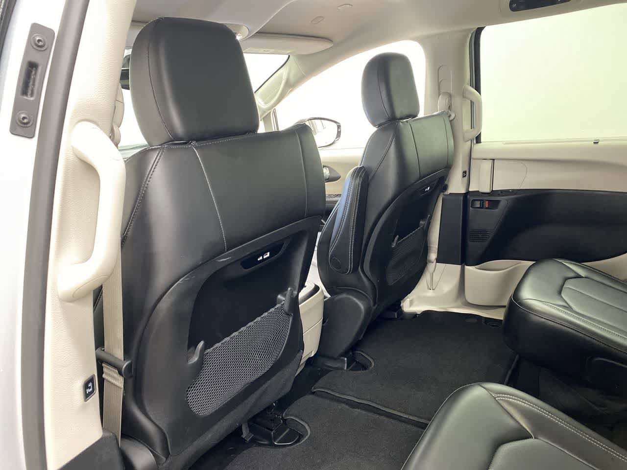 Used 2024 Chrysler Pacifica Touring-L FWD image 14