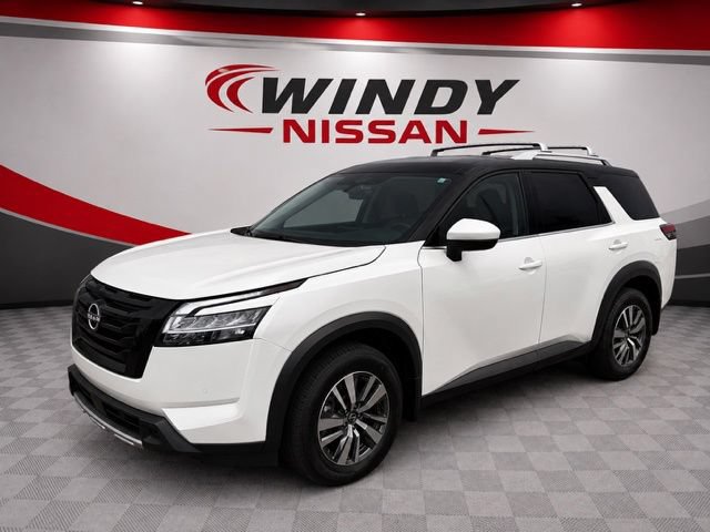 Used 2024 Nissan Pathfinder SL w/ Black Appearance Package FWD image 3