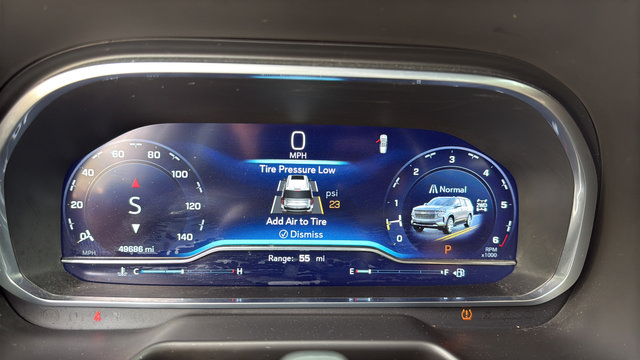 Used 2023 Chevrolet Suburban High Country w/ Advanced Technology Package AWD/4WD image 14