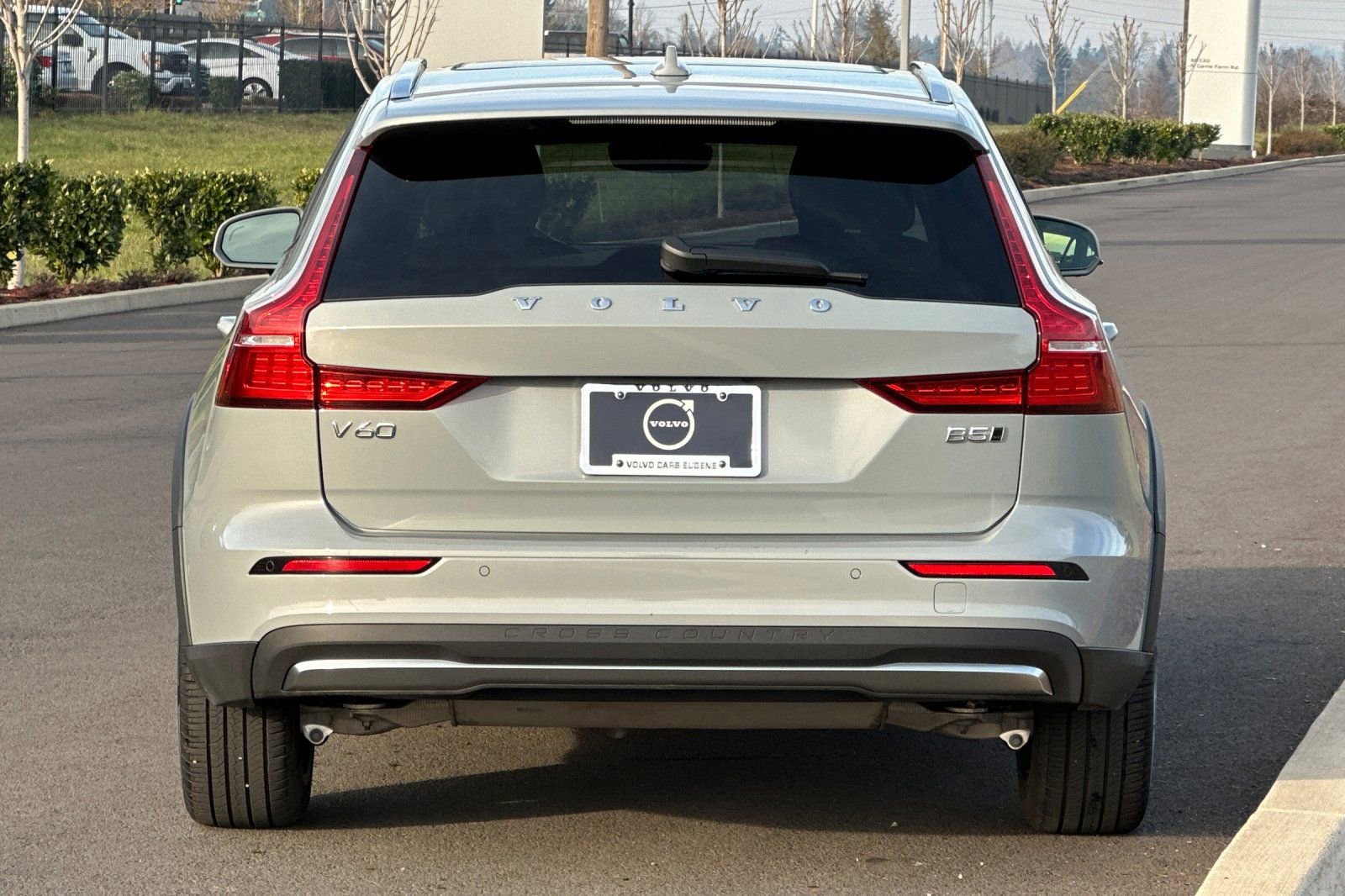 Used 2025 Volvo V60 B5 Cross Country Plus image 4