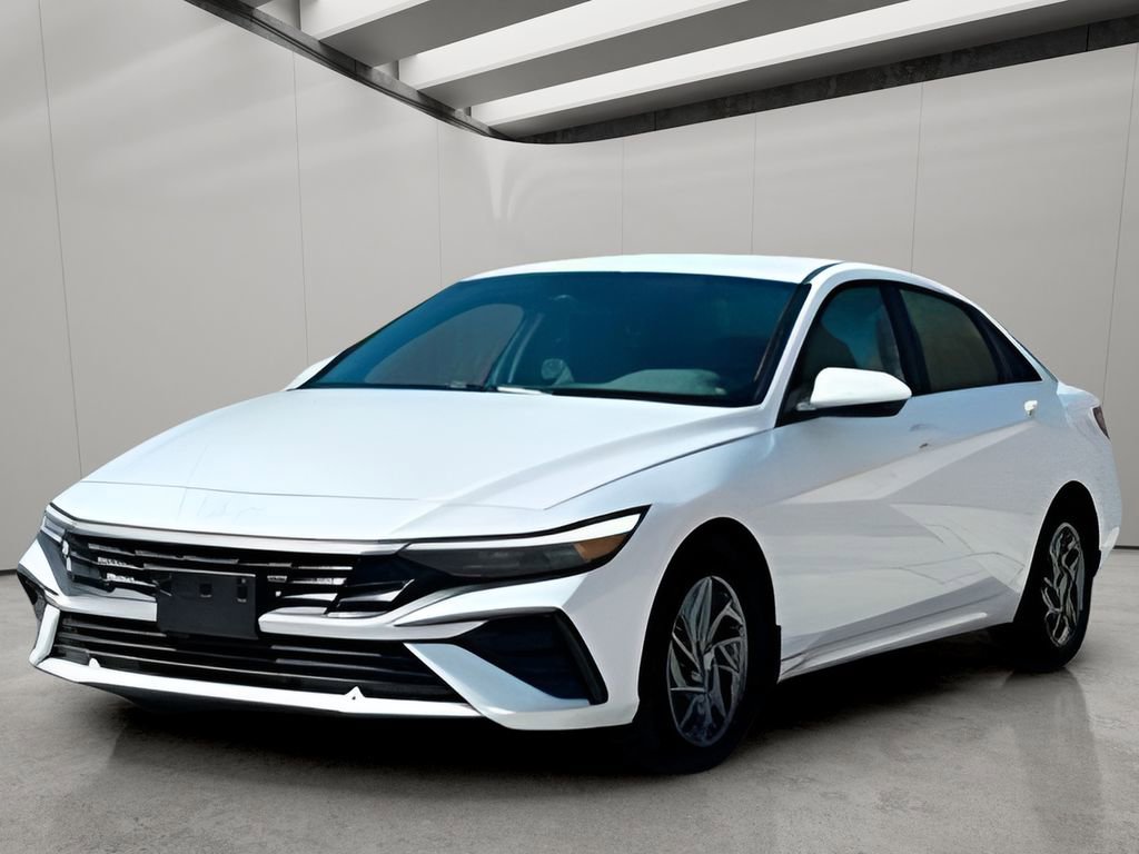 Used 2025 Hyundai Elantra Blue image 21