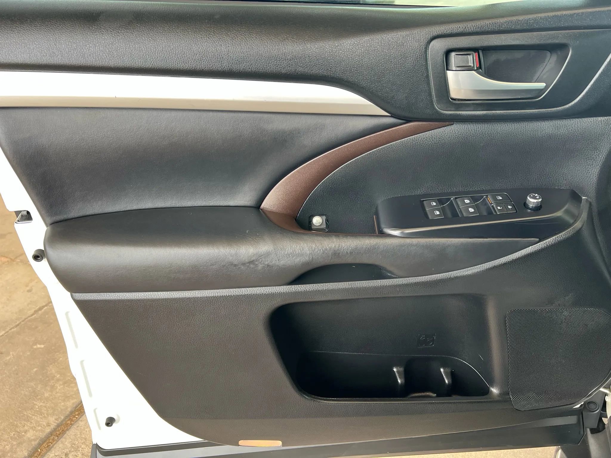 Used 2019 Toyota Highlander SE image 9