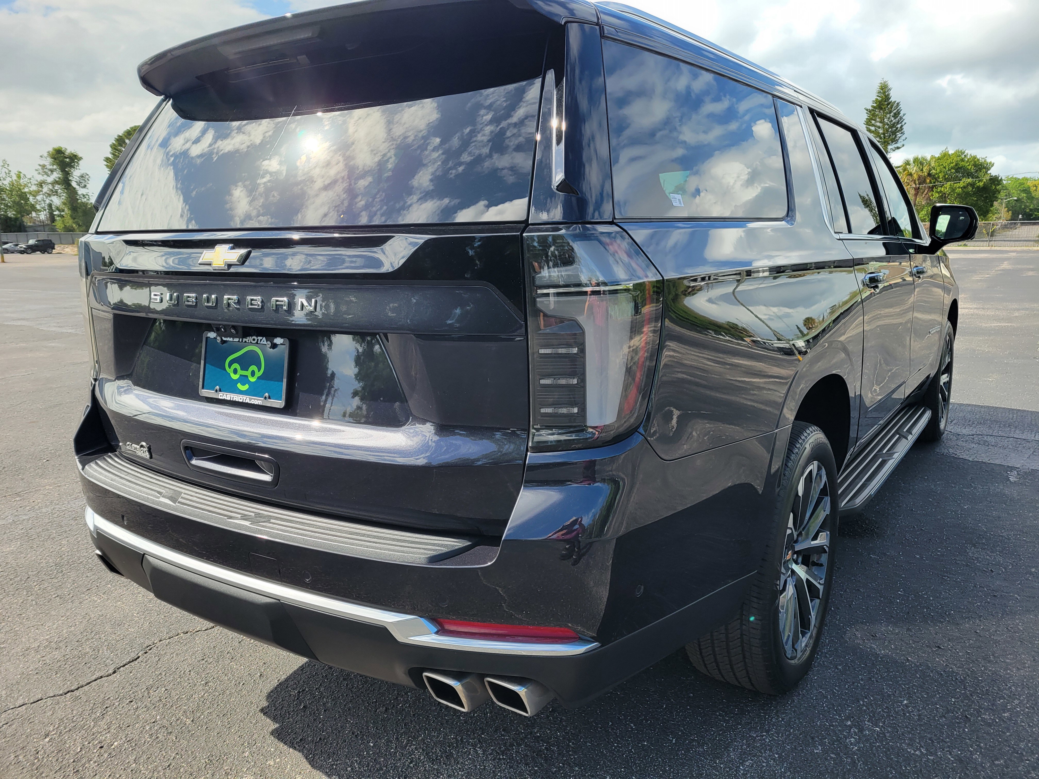Certified 2025 Chevrolet Suburban High Country image 5