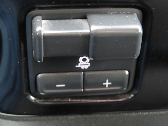 Used 2024 GMC Sierra 3500 SLE w/ SLE Convenience Package image 5
