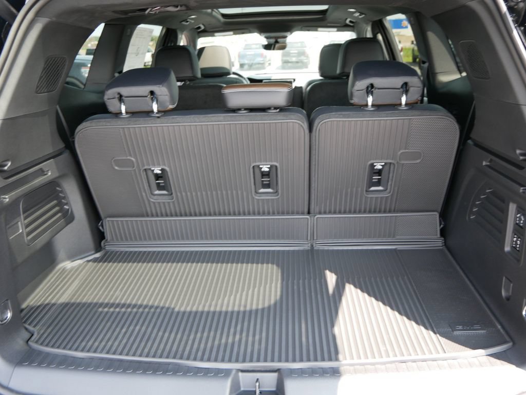 New 2026 GMC Acadia Denali Ultimate w/ LPO, Floor Liner Package AWD/4WD image 4