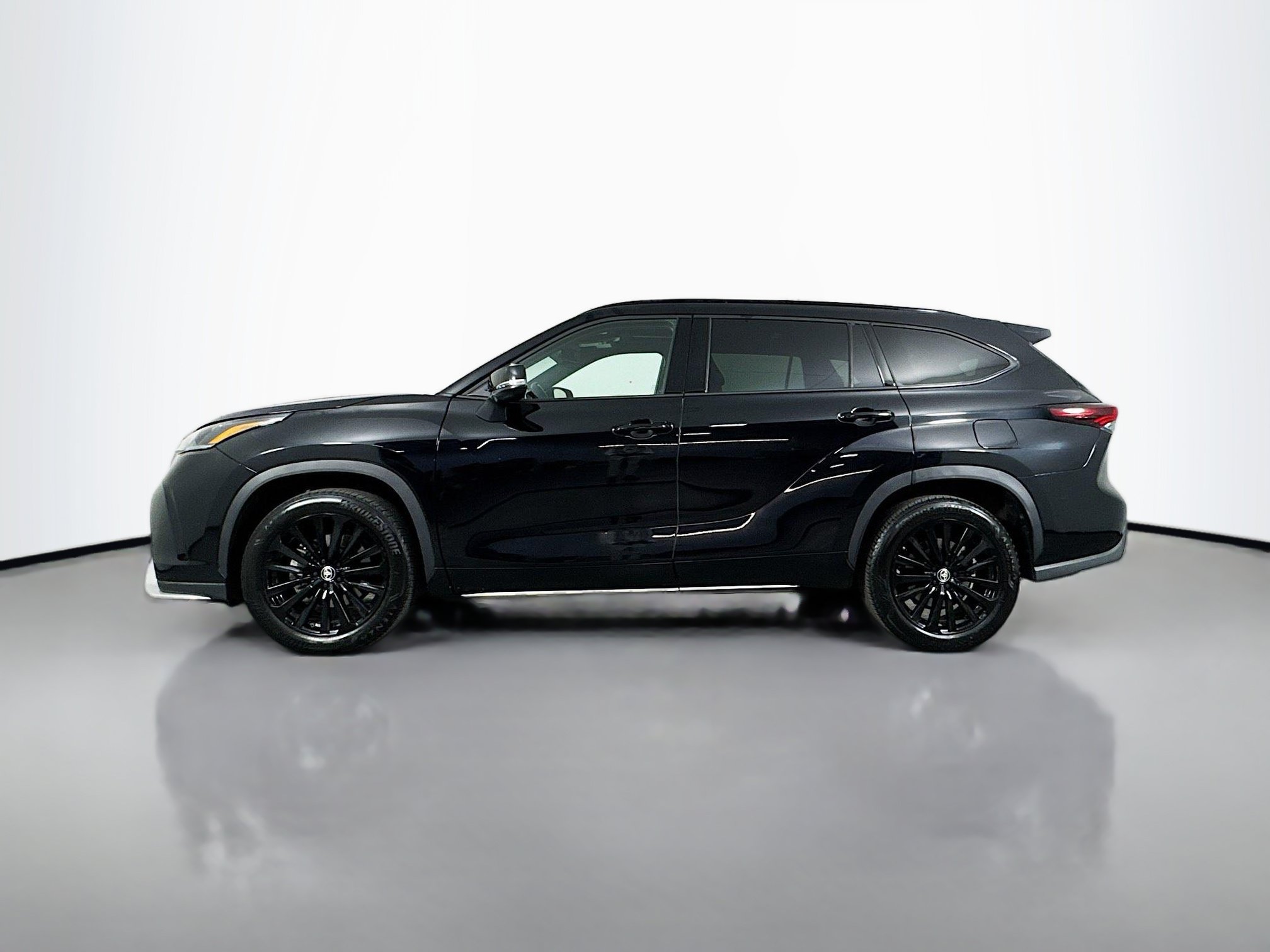 Certified 2025 Toyota Highlander XSE AWD/4WD image 4