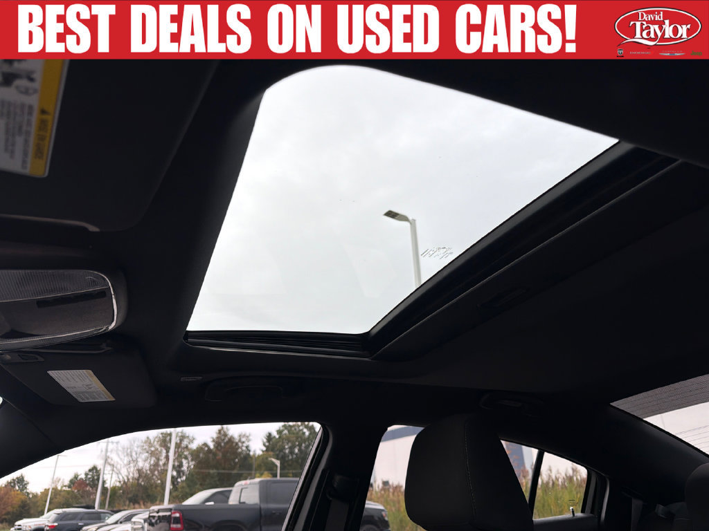 Used 2023 Dodge Charger SXT w/ Blacktop Package AWD/4WD image 13