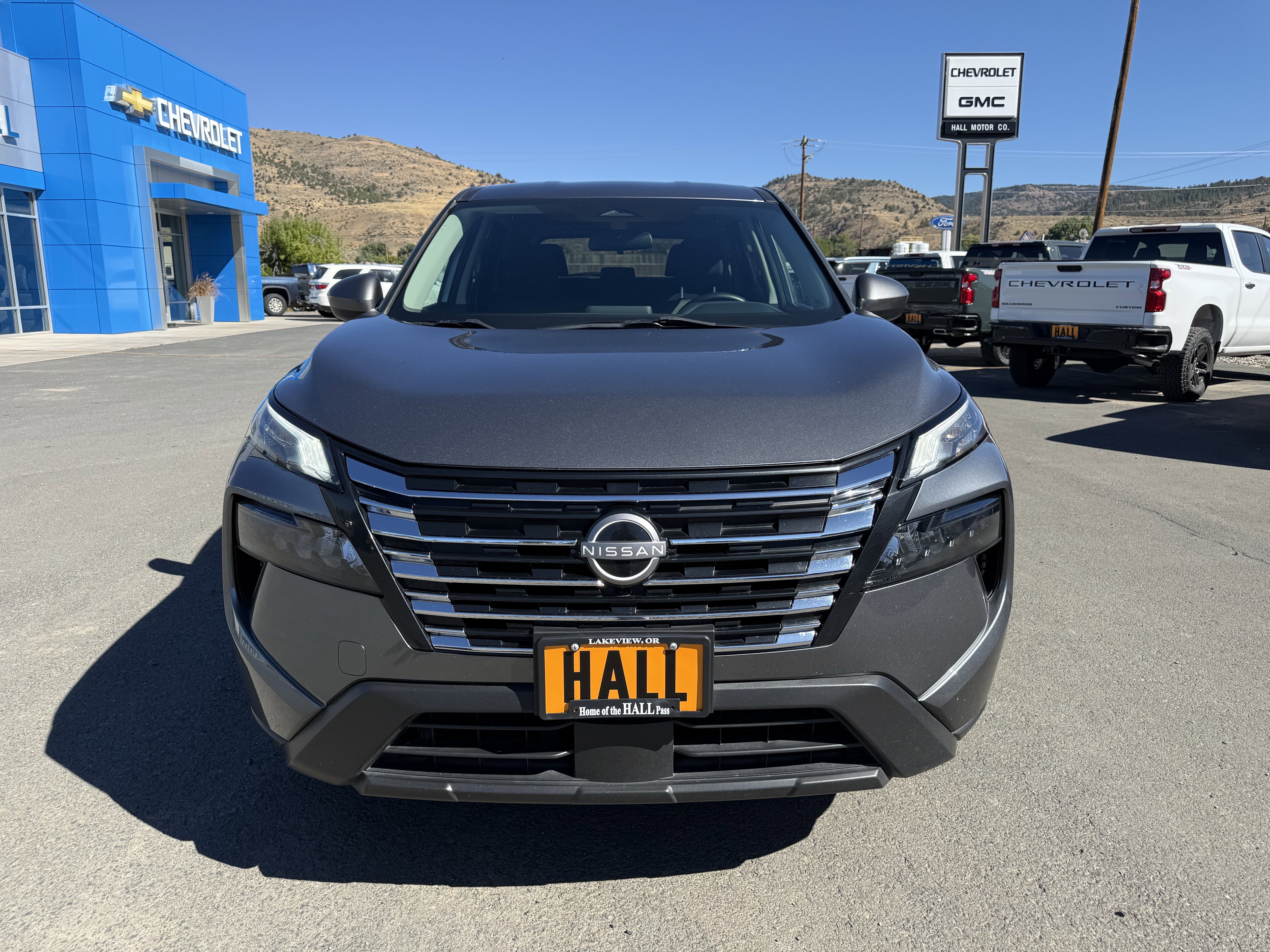 Used 2024 Nissan Rogue SV image 2