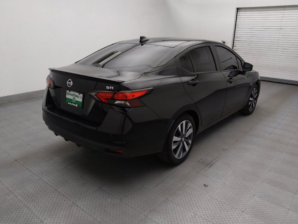 Used 2022 Nissan Versa SR FWD image 9