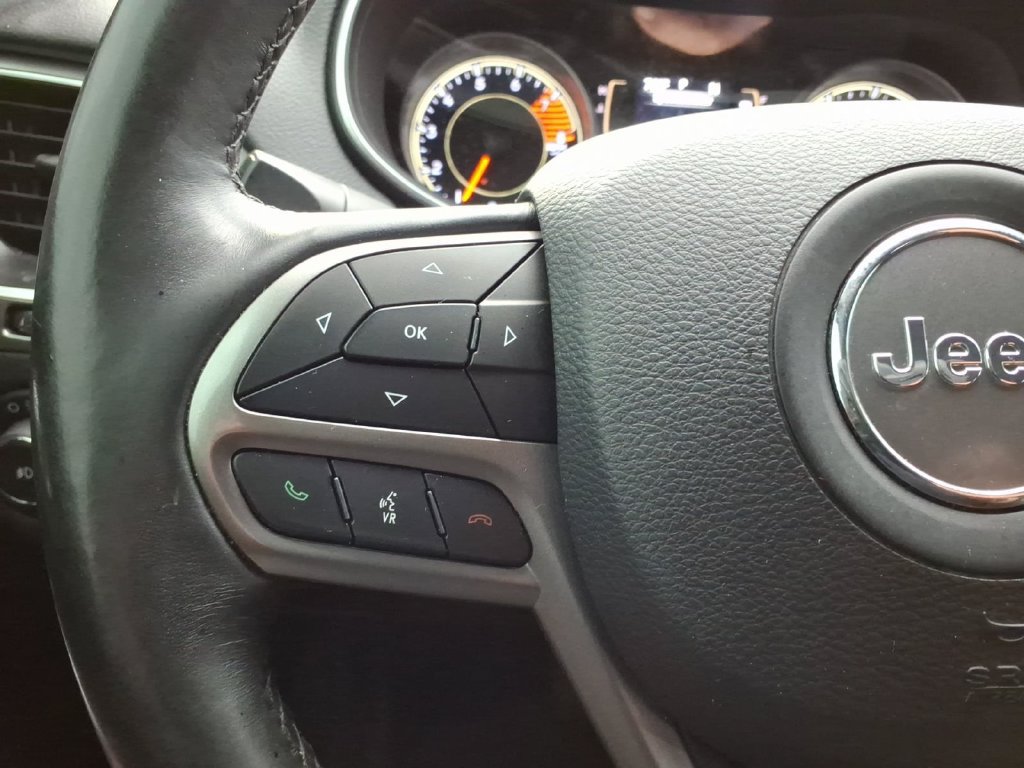 Certified 2019 Jeep Cherokee Latitude Plus w/ Cold Weather Group AWD/4WD image 16