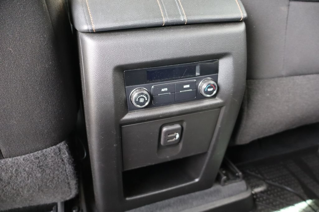 Used 2021 Chevrolet Traverse LT FWD image 39