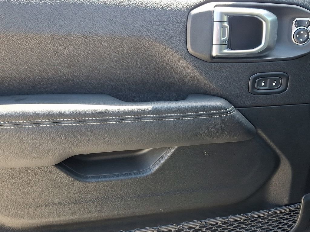 Used 2023 Jeep Wrangler Unlimited Sahara w/ Cold Weather Group AWD/4WD image 13