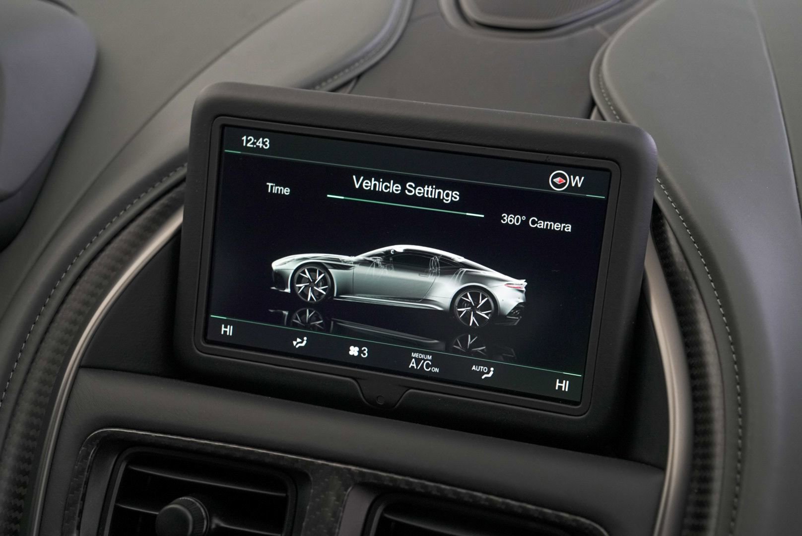 Used 2023 Aston Martin DBS Coupe image 27