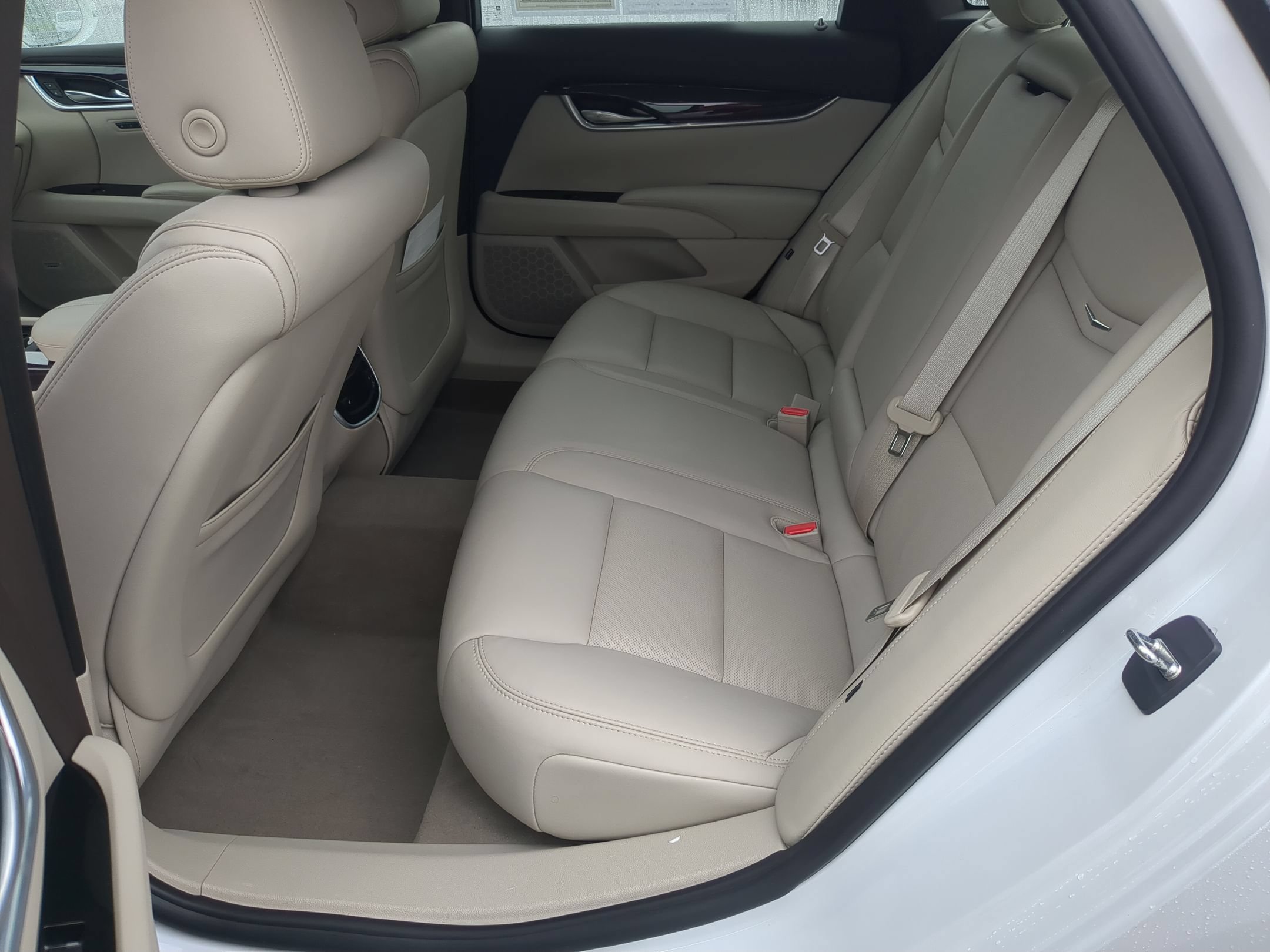Certified 2016 Cadillac XTS Luxury w/ Driver Awareness Package FWD image 23