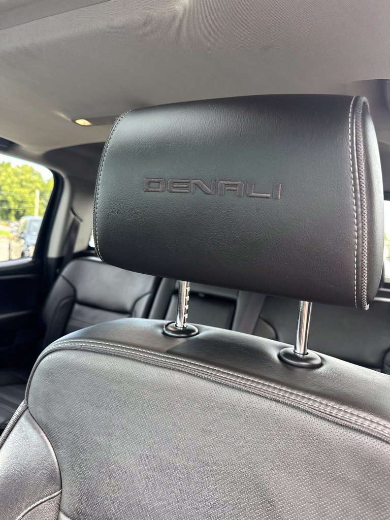 Used 2017 GMC Sierra 2500 Denali w/ Duramax Plus Package AWD/4WD image 10
