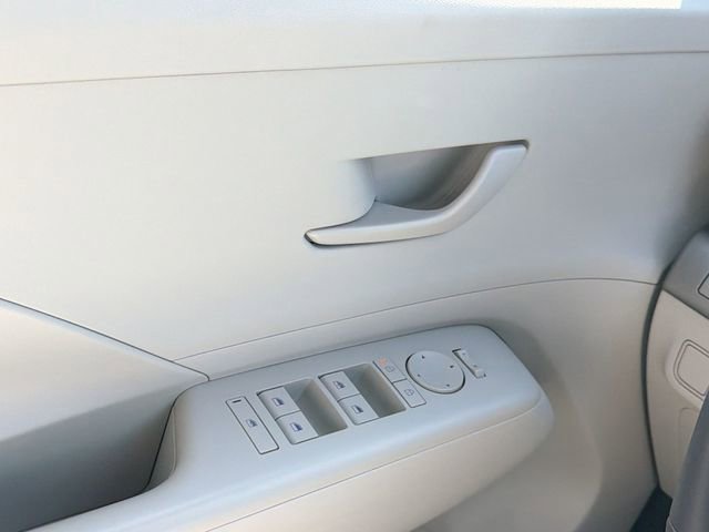 Used 2024 Hyundai Kona SEL image 17